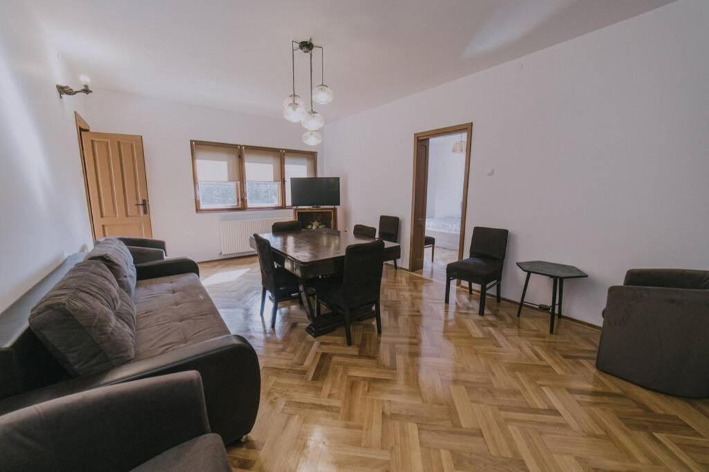 Predoi'S Place Apartment Синая Екстериор снимка