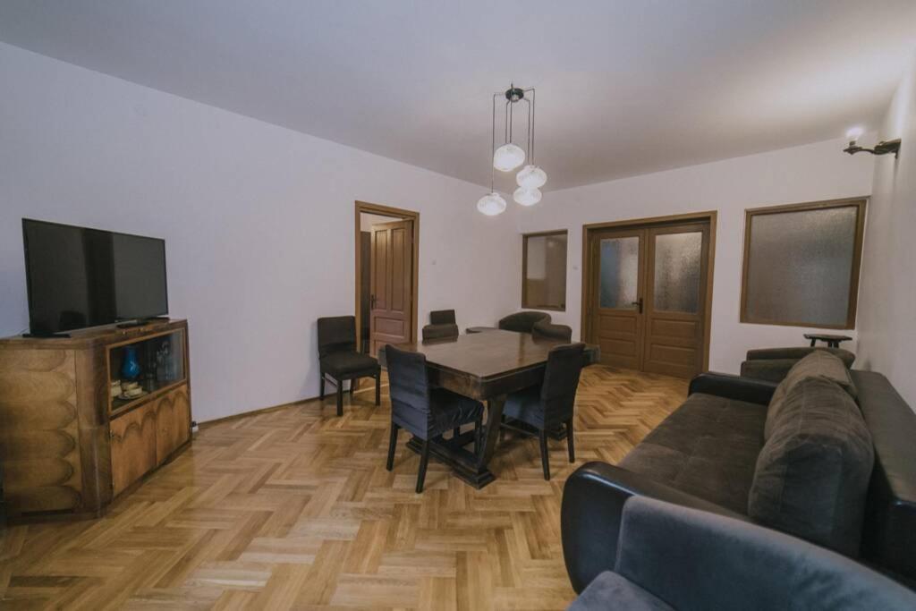 Predoi'S Place Apartment Синая Екстериор снимка